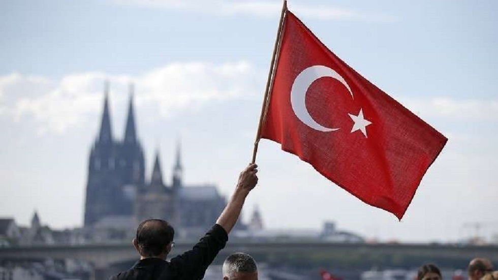 تركيا تطلب تمويلا من الخارج تحسبا لأزمة عملة