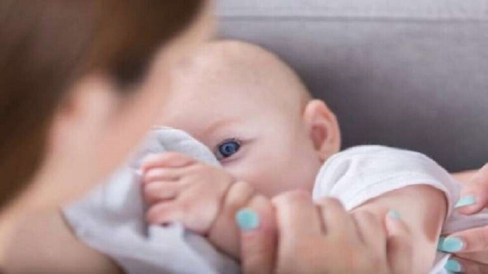 الرضاعة الطبيعية تمنع العدوى الفيروسية والمرض عند الرضع