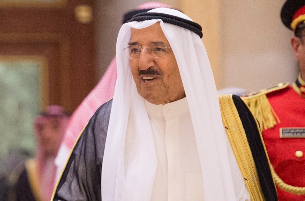 أمير الكويت: انخفاض أسعار النفط والاستثمارات يؤثر على القدرات المالية للدولة