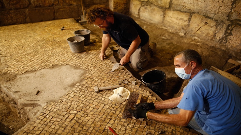 إسرائيل.. صبي يعثر على لوح طيني يعود إلى العصر البرونزي