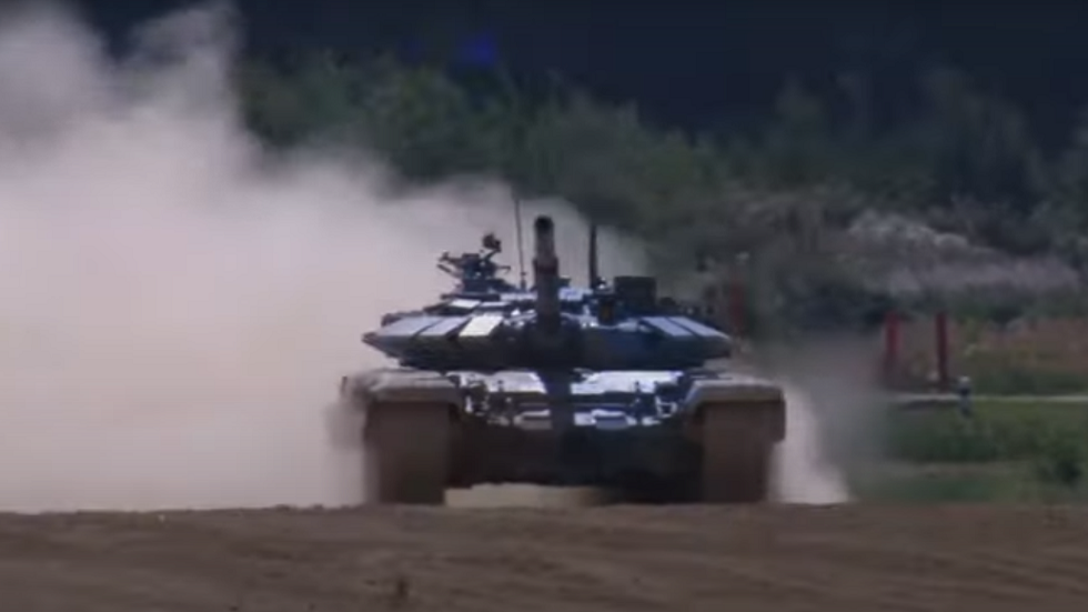 روسيا تستعرض دبابات فائقة القدرات في مختلف الميادين