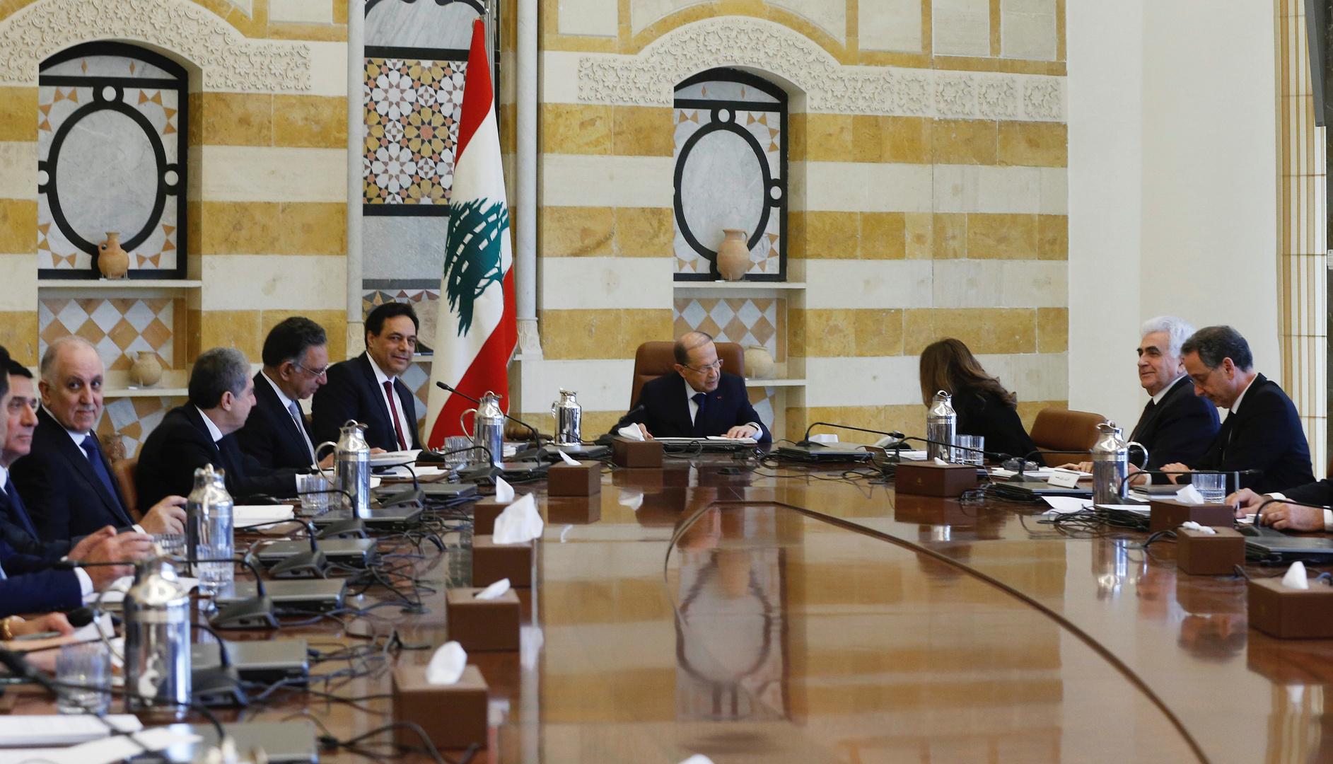 لبنان.. الاتفاق على خفض سعر الدولار والاحتجاجات تتصاعد
