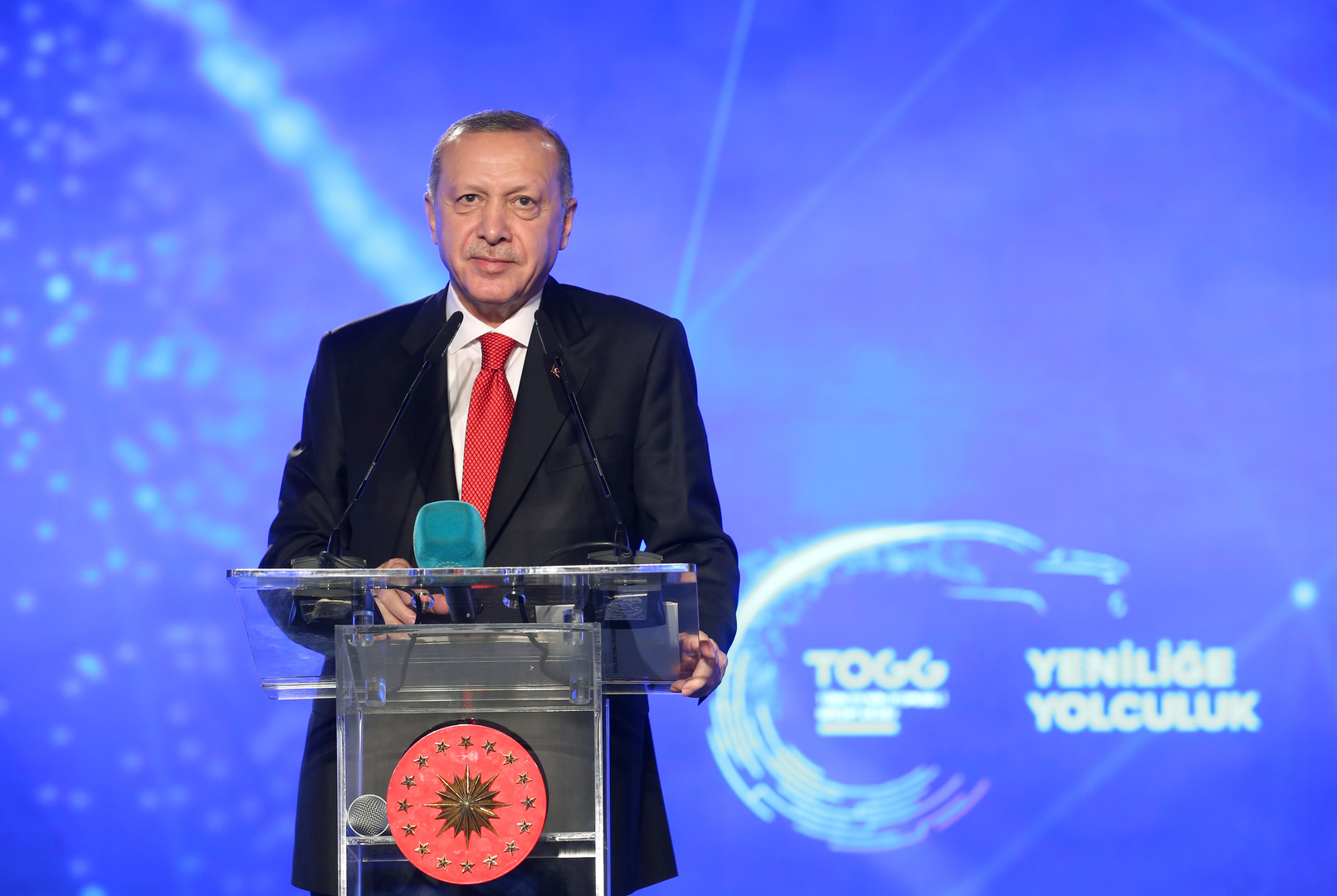 أردوغان يدشن أول سيارة كهربائية تركية (صور وفيديو)